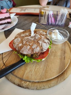 Veganes Bärlauchbrot at Café Maria Theresia in Merano