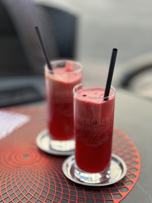 Auch heute wieder im Café Maria Theresia gewesen und einen leckeren frisch gepressten Saft getrunken.   at Café Maria Theresia in Merano