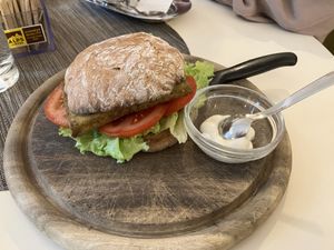 Vegan Bärlauchbrot at Café Maria Theresia in Merano