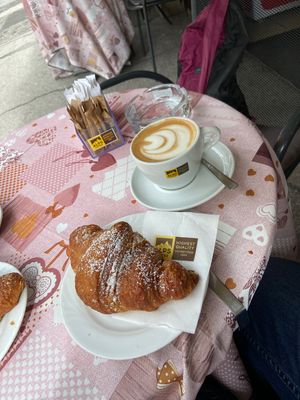 Croissant & Kaffee at Café Maria Theresia in Merano