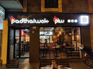 Store Front at Padthaiwok in Sevilla