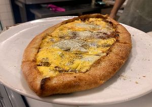 Visste du att du inte behöver hålla dig till menyn? Beställ efter din egen smak! Smaken är din frihet. 🍕✨

📍 : Västra Rönneholmsvägen 59A, Malmö, Sweden
📞: +4 at Pizzakväll in Malmo