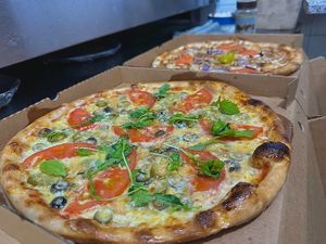 Visste du att du inte behöver hålla dig till menyn? Beställ efter din egen smak! Smaken är din frihet. 🍕✨

📍 : Västra Rönneholmsvägen 59A, Malmö, Sweden
📞: +4 at Pizzakväll in Malmo