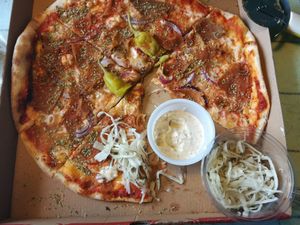Vegan kebab pizza at Pizzakväll in Malmo