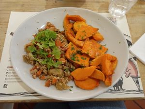 Scrambled tofu with mixed vegetables and oven baked pumpkins for lunch at Estravagario in Bologna