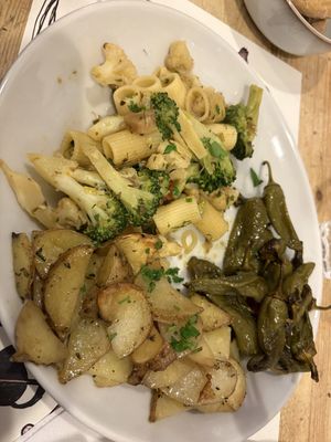 Pasta con cavolfiore, patate e friggitelli   at Estravagario in Bologna
