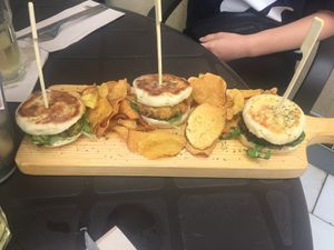 Vegan burgers with sweet potato chips  at Pão de Dó in Espinho
