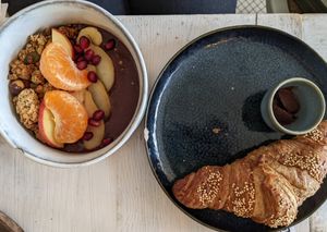 Acai Bowl / Croissant Vegan at Maison Nomade in Paris