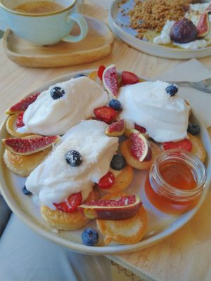 Baby pancakes (vegan) at Maison Nomade in Paris