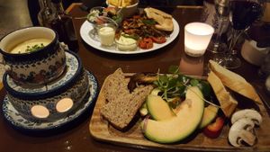 vegan cheese fondue and vegan shoarma at Gusto-040 in Eindhoven