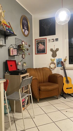 Angolo con chitarra e giradischi   at Zucchero a Velo in Ancona