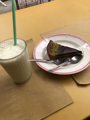 Pistachio pie and latte  at Zucchero a Velo in Ancona