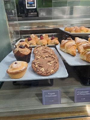 Opciones at JuiceBar in Milan