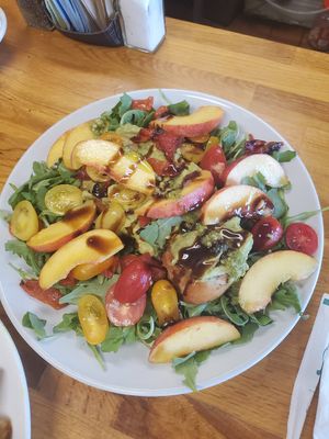 Peach Burrata Avocado Toast made without the cheese at Brunch in Conshohocken