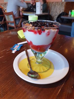 Nagerecht: Coco Dream;
Kokosyoghurt met preiselbeerensous en ovengebakken granola van noten, gember, zonnebloempitten en kokosnoot at Restaurant Aap in Alphen