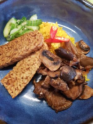 Take-away: spicy ketjap tempeh, curcuma rice, mixed mushrooms with mandarin, star anice and Sichuan pepper, & cucumber salad  with a ginger/mirin & lime dressing 💚 at Bonboon in Amsterdam