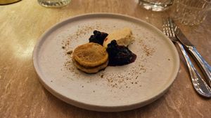 Blackberries with chamomile pancakes and bulgur "cheese" at Bonboon in Amsterdam