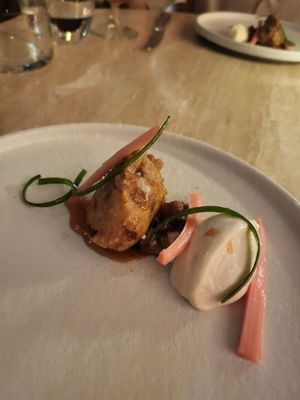 Pre-dessert

Spring onion, rhubarb, and apple beignet with garam masala – apple and
lapsang souchong glaze – labneh – smoked apple compote – sweet and sour rhubarb. at Bonboon in Amsterdam