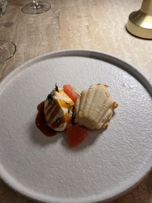 Almond frangipane, grapefruit, grapefruit caramel, grapefruit and white chocolate mousse, thyme   at Bonboon in Amsterdam