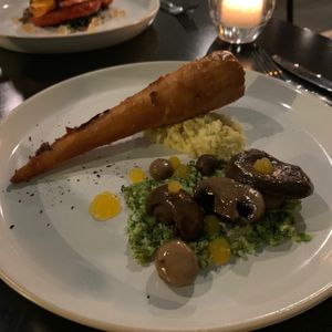 Pastinaak met shitake creme, confit van paddestoelen en mandarijngel at Bonboon in Amsterdam