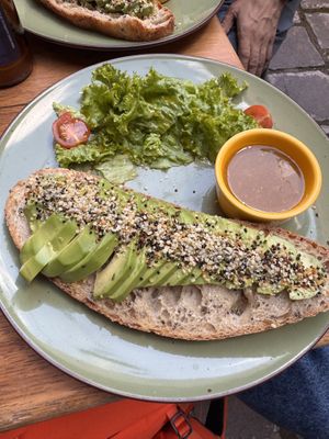 Avocado Brot   at Qura in Cusco
