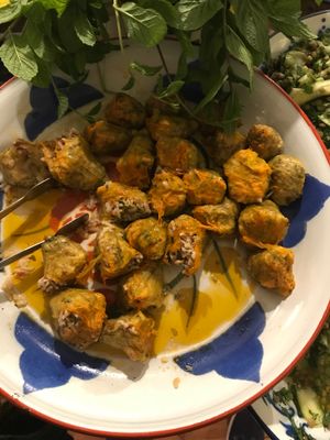 Kabak çiçeği dolması at Asma Yapragi in Alacati