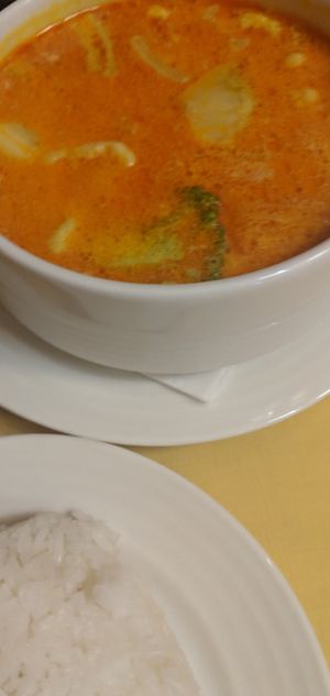 Red Thai curry at Tom Yum in Budapest