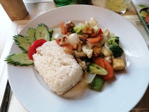 Phat Med Ma Muang at Tom Yum in Budapest