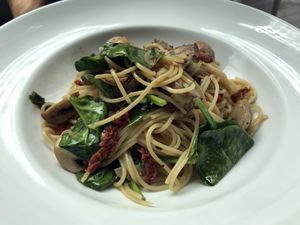 Spaghetti Aglio Olio with Mushrooms at Privé - Chijmes in Central Singapore