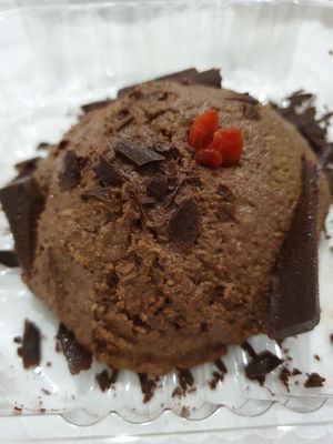 Dessert: chocolate "cookie/cake" bomb with rum at Vegehop in Zagreb