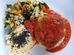 Daily menu with stuffed paprika, potato puree,  steamed vegetables... Wonderful at Vegehop in Zagreb