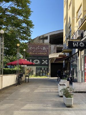 It is at the end of the lane on the right.  at Vegehop in Zagreb