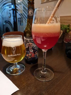 Beer and apple juice at Vegehop in Zagreb