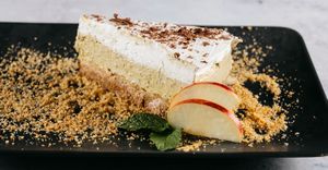 Banana and apple cake

(wholegrain cookies, bananas, vegetable cream, apples, chocolate, turmeric)
 at Vegehop in Zagreb