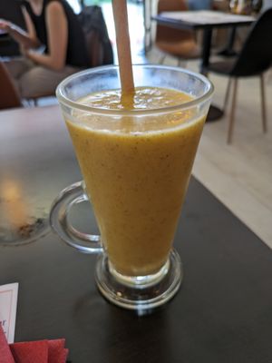 Mango lassi - not bad, have had better at Vegehop in Zagreb