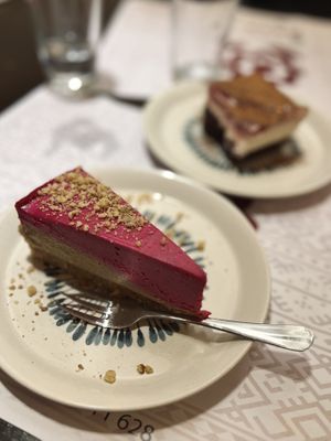 Raw mango and pitaya cake (raw food)  at Vegehop in Zagreb