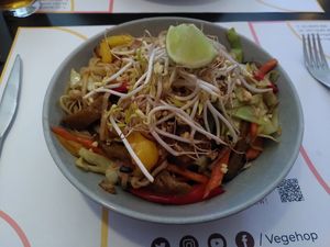 Pad thai seitan at Vegehop in Zagreb
