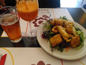 Craft beer, daily juice and vegetable tempura at Vegehop in Zagreb