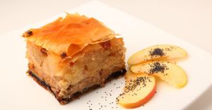 Međimurje pie
(Vegnized autochthonous Croatian dessert)
- pie crust, poppy, apple, raisins, nuts, tofu, brown sugar at Vegehop in Zagreb