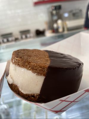 Vanilla ice cream sandwich  at Milk Gone Nuts in Aventura