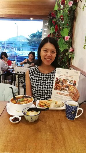 We had the:
1️⃣Spicy Soup Noodle RM8.50
2️⃣Avocado Wrap RM16.50
3️⃣Tau Fu Fah RM4
4️⃣Almond Tong Sui RM5
5️⃣Chamomile Serenity Tea RM3.50
 at Vg Seventeen Cafe in Kuala Lumpur