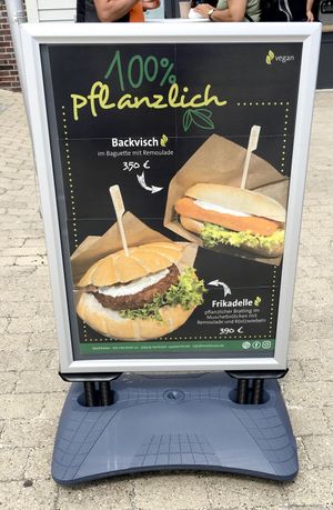 Außer-Haus-Verkauf „Wat up Hand“ im Erdgeschoss des Wattkiekers at Wattkieker in Wittmund