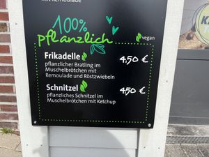 Speisen am Stand  at Wattkieker in Wittmund