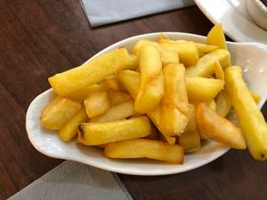 Small bowl chips  at Simply Scottish in Jedburgh