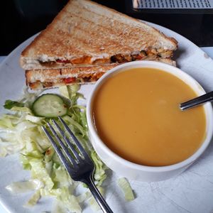 Lentil soup, roasted veg, hummus and vegan cheese toastie (I had already started eating the side salad before I took the picture!) at Deli Ecosse in Callander