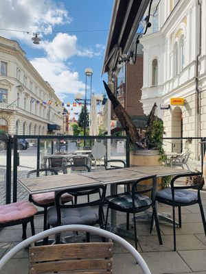 outdoor seats at Elsas Lilla Krog in Karlskrona