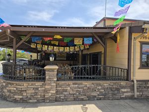 Outdoor seating at Mi Ranchito in Upland