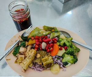 4 sides with brown rice at Bamboo Garden Healthy Vegetarian Foods - บ้านสวนไผ่สุขภาพ อาหารมังสวิรัติ in Bangkok