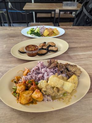 3 toppings & rice plus a vegan fish snack at Bamboo Garden Healthy Vegetarian Foods - บ้านสวนไผ่สุขภาพ อาหารมังสวิรัติ in Bangkok