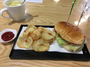 Burger and fried at Ting Yi Ting 亭一亭蔬食 (天通街) - Maybe closed in Macau